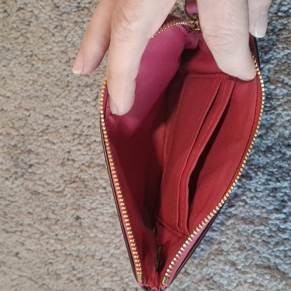 Coach corner zip in pink - Picture 3 of 3